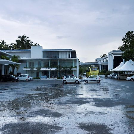 Treebo Trend Al Saj Convention Centre Kazhakuttam Ngoại thất bức ảnh