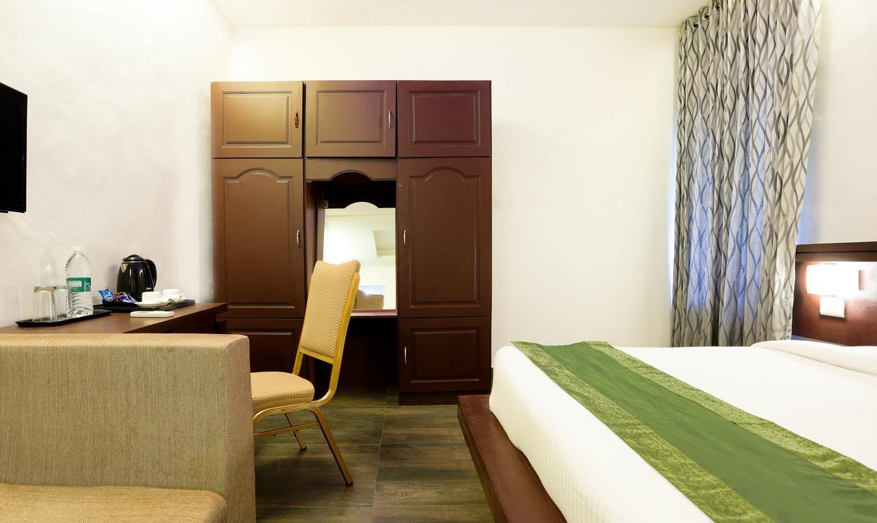 Treebo Trend Al Saj Convention Centre Kazhakuttam Ngoại thất bức ảnh