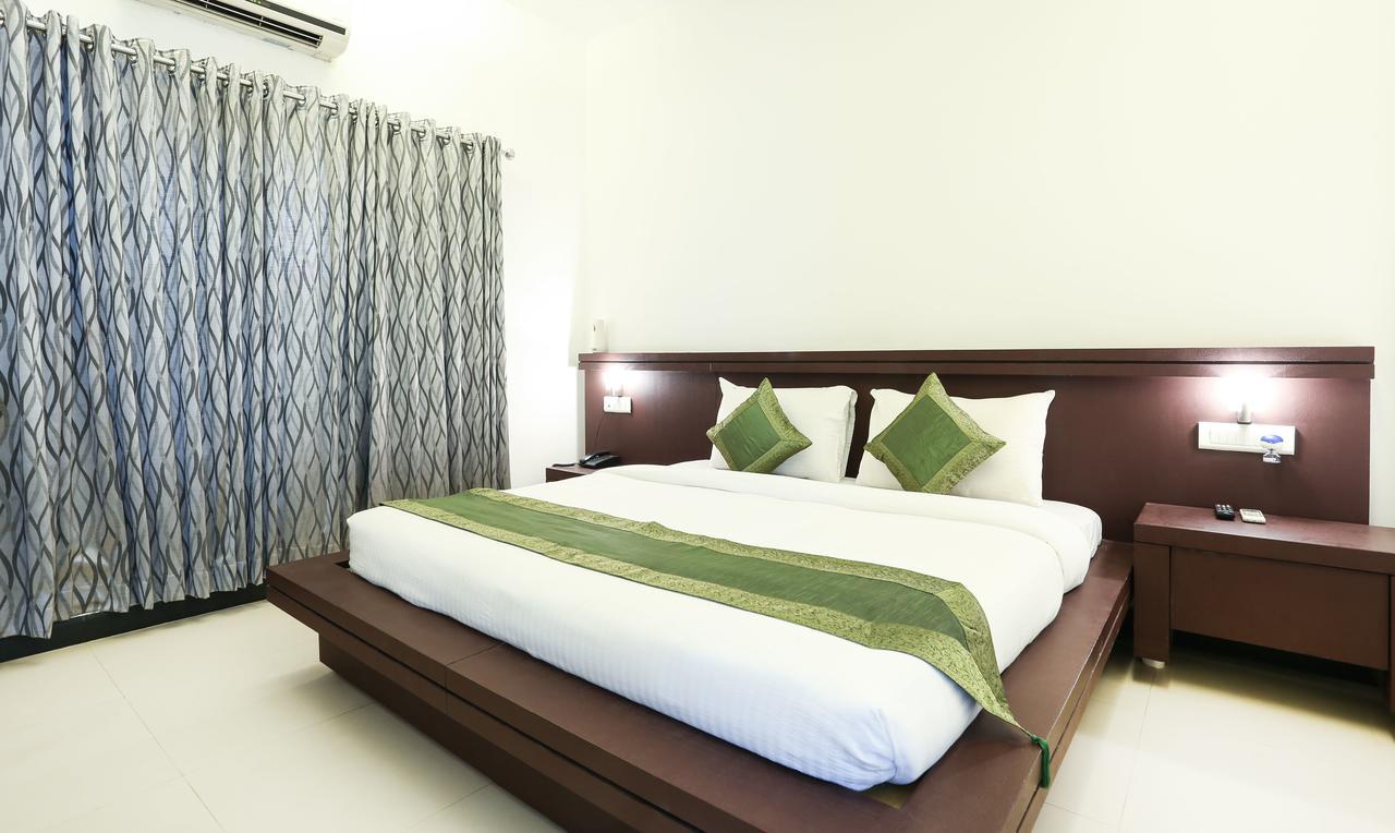 Treebo Trend Al Saj Convention Centre Kazhakuttam Ngoại thất bức ảnh