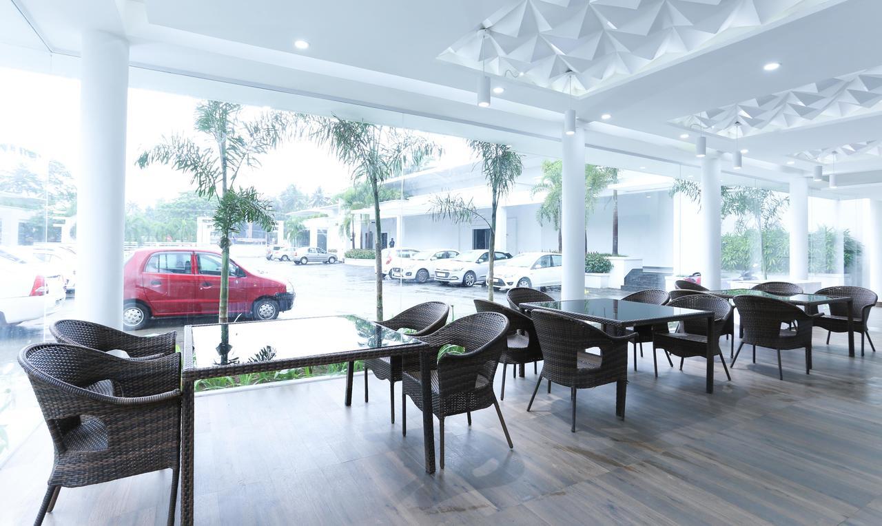Treebo Trend Al Saj Convention Centre Kazhakuttam Ngoại thất bức ảnh