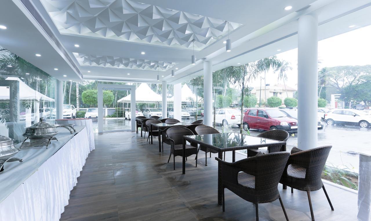 Treebo Trend Al Saj Convention Centre Kazhakuttam Ngoại thất bức ảnh