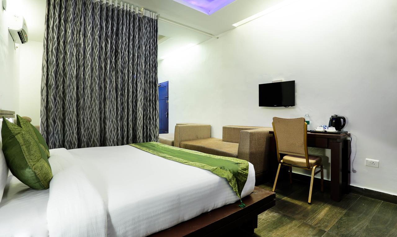Treebo Trend Al Saj Convention Centre Kazhakuttam Ngoại thất bức ảnh