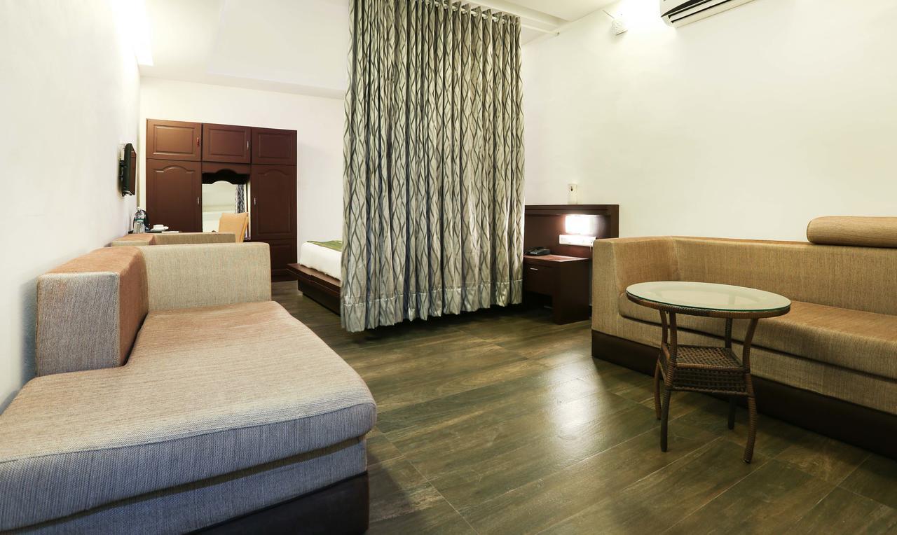 Treebo Trend Al Saj Convention Centre Kazhakuttam Ngoại thất bức ảnh