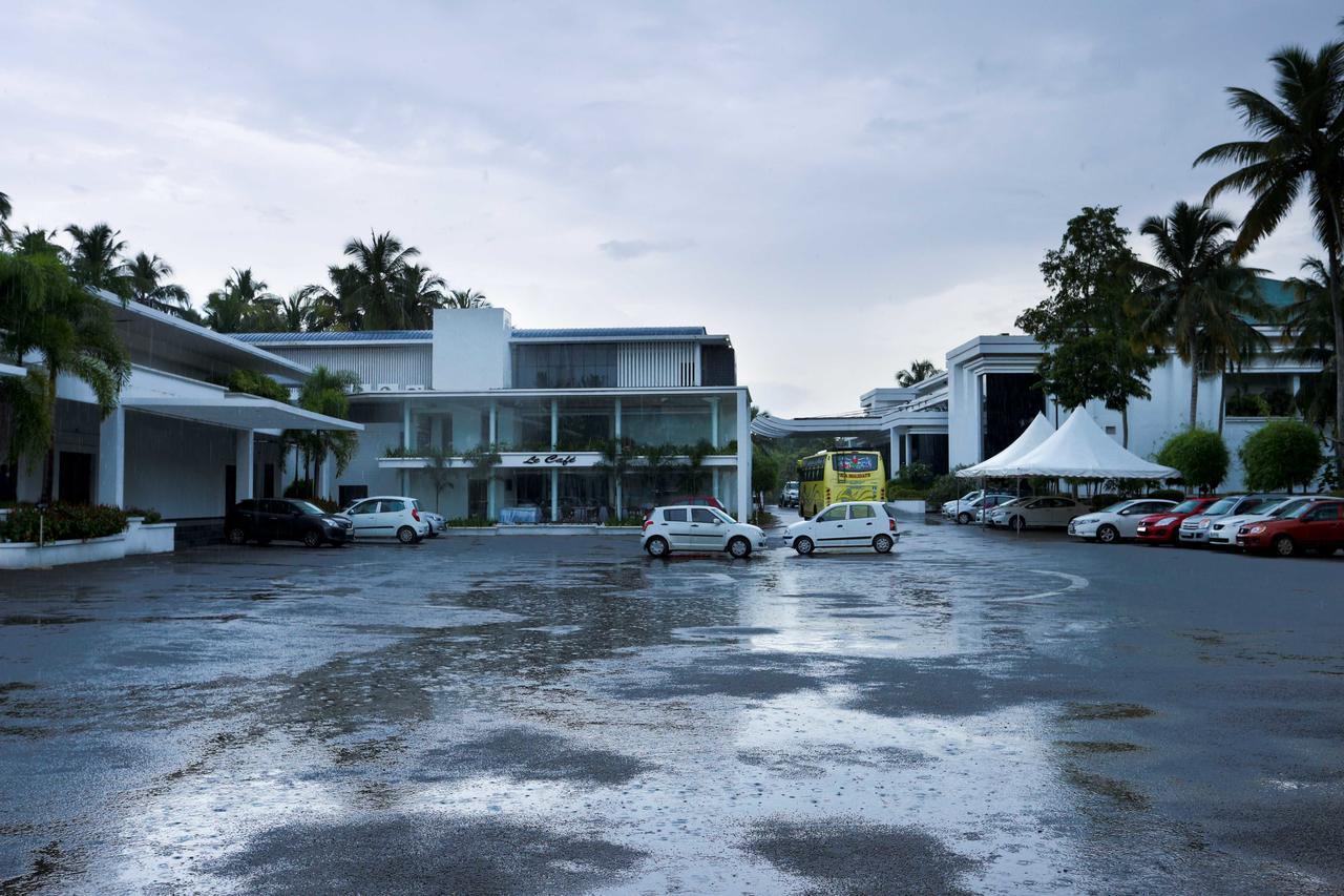 Treebo Trend Al Saj Convention Centre Kazhakuttam Ngoại thất bức ảnh