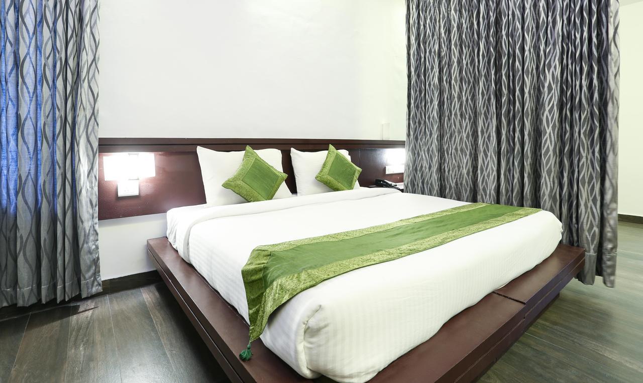 Treebo Trend Al Saj Convention Centre Kazhakuttam Ngoại thất bức ảnh