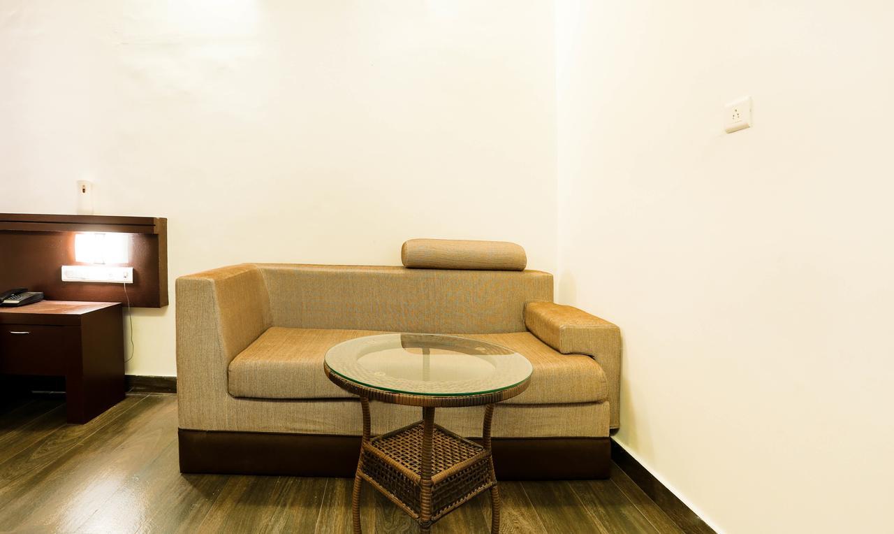 Treebo Trend Al Saj Convention Centre Kazhakuttam Ngoại thất bức ảnh