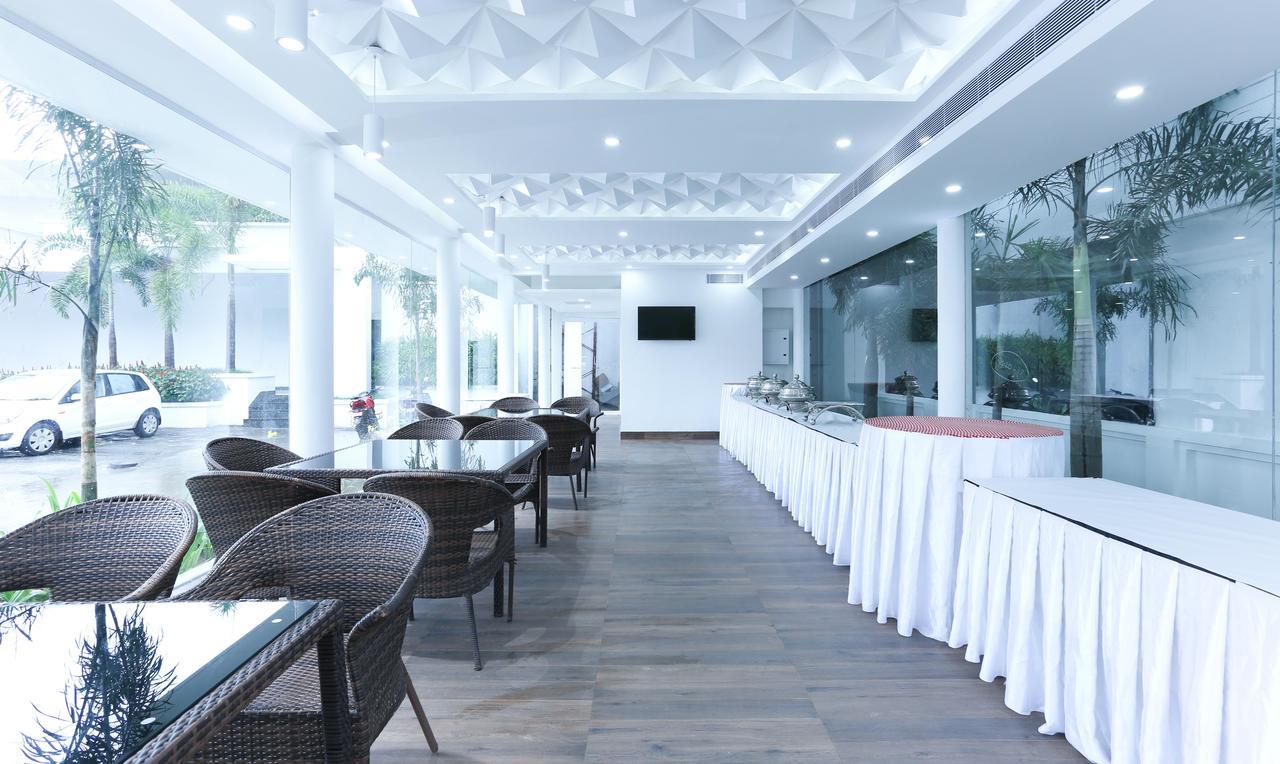 Treebo Trend Al Saj Convention Centre Kazhakuttam Ngoại thất bức ảnh